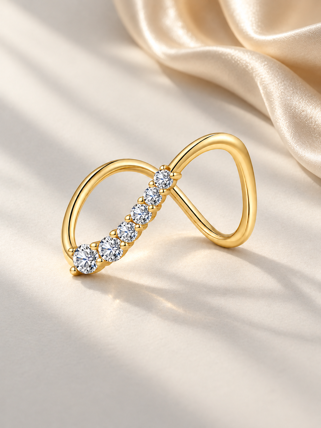 Inel din Argint 925 Auriu cu Moissanite și Design Infinit