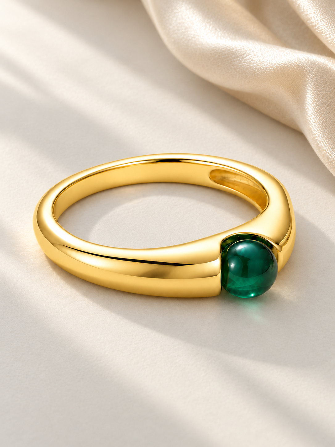 Inel din Argint Aurit cu Piatră Verde 5 mm