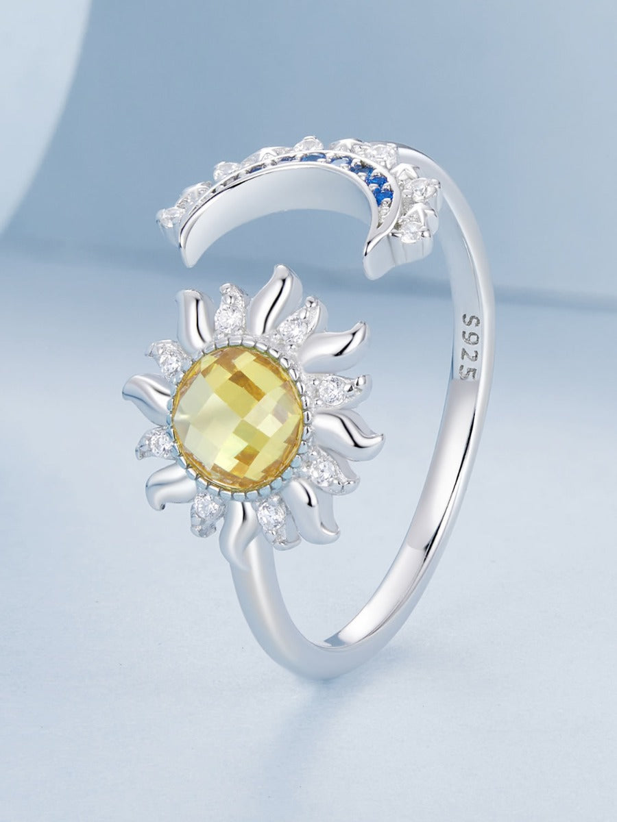Inel din argint cu design unic inspirat de univers