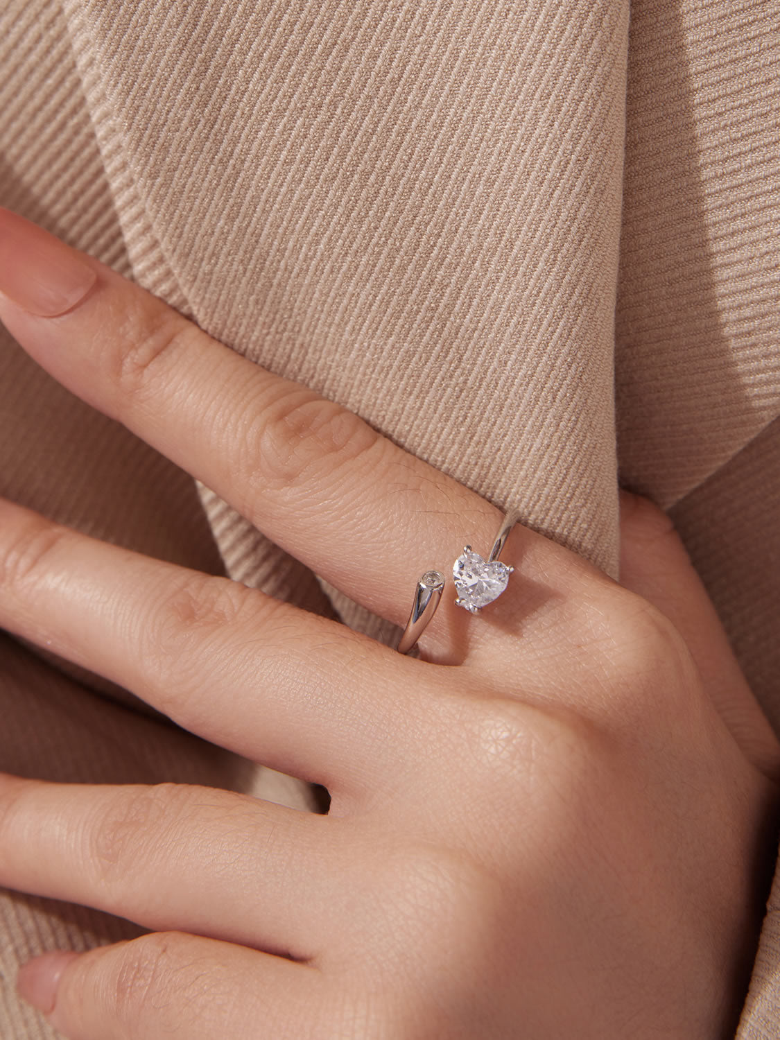 Inel din argint cu piatră inimă zirconia elegant