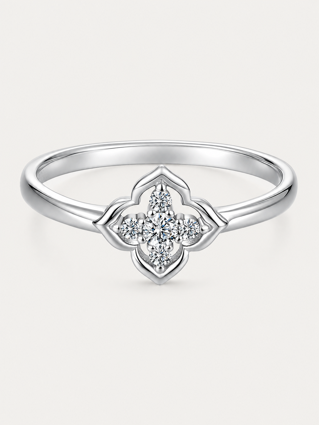 Inel din argint Royal Clover cu moissanite certificat GRA