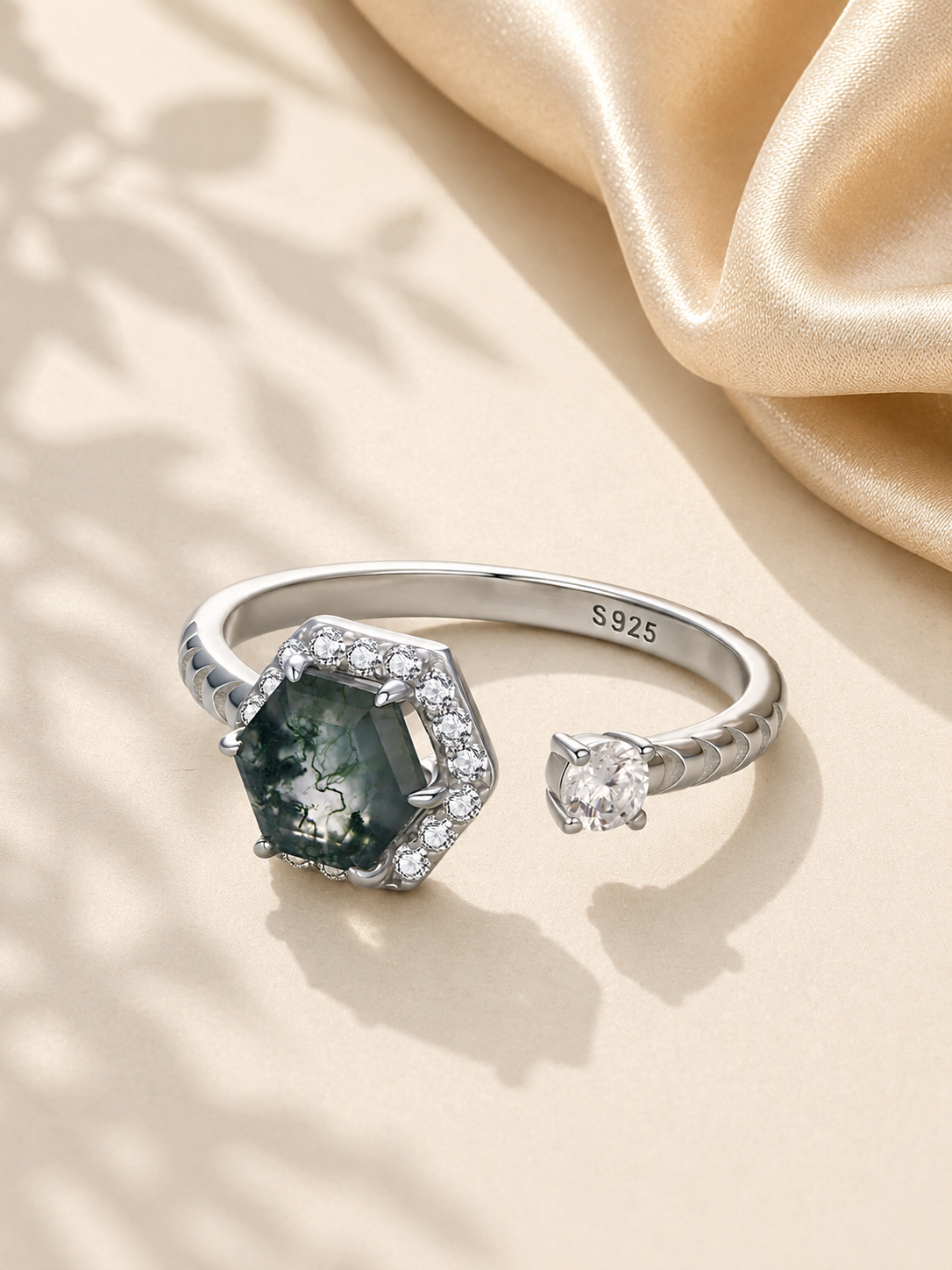 Inel din argint placat cu Rhodium și agat natural verde