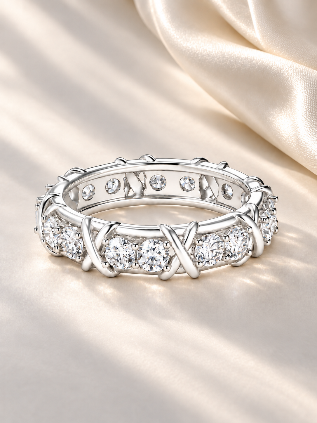 Inel Argintiu cu 16 Moissanite Albe
