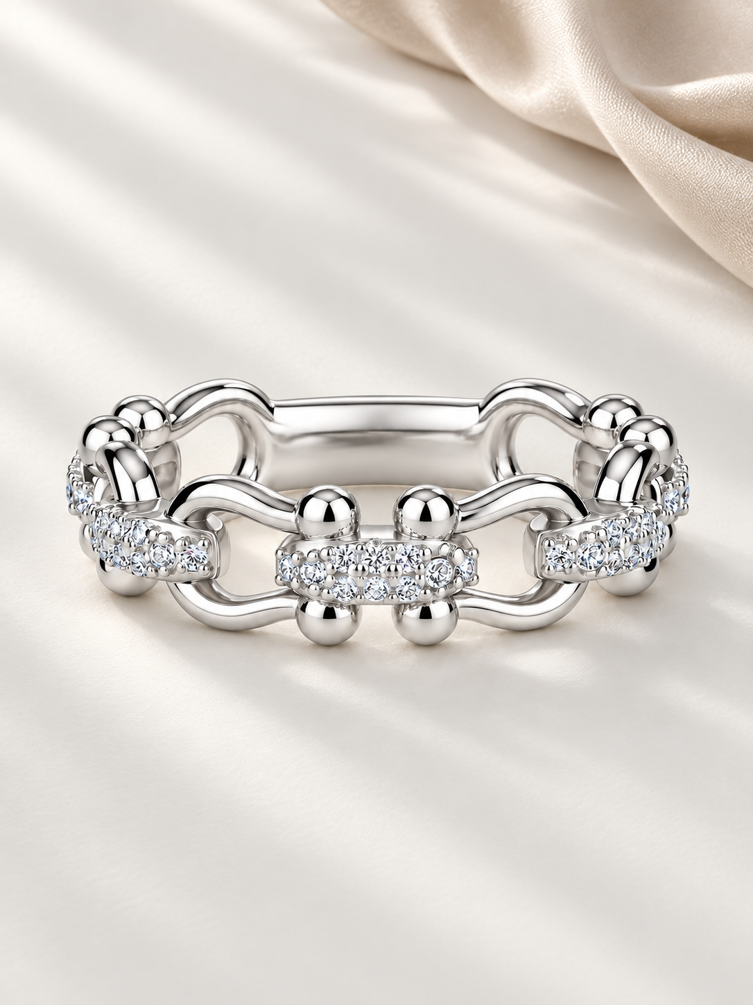 Inel Argintiu cu 50 de Moissanite Albe