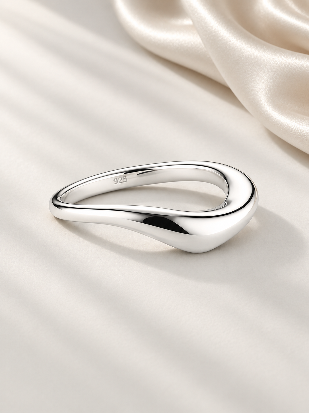 Inel Argintiu Fluid Curve cu Design Sculptural
