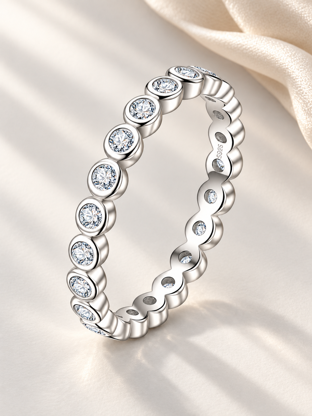 Inel Argintiu Lumière Eternity cu Moissanite 6A