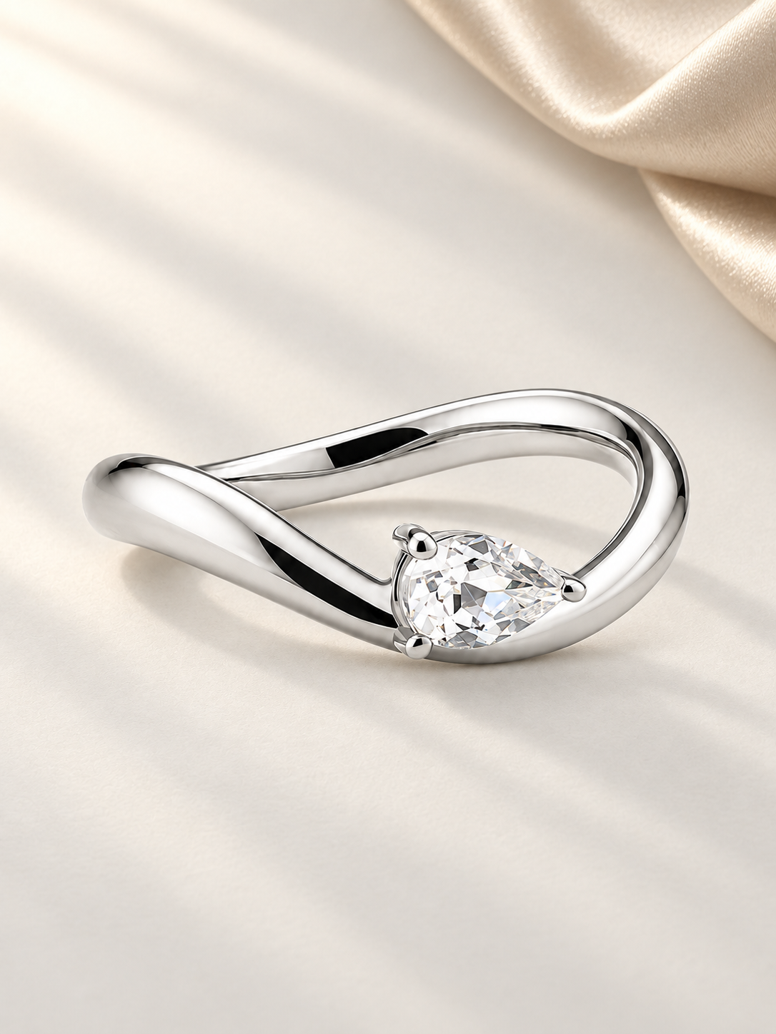 Inel Argintiu cu Zirconiu 5A Flowing Drop