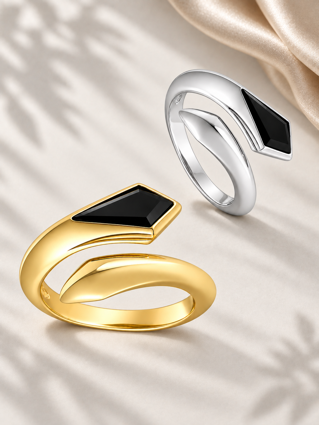 Inel Auriu si Argintiu Black Edge cu Design Geometric