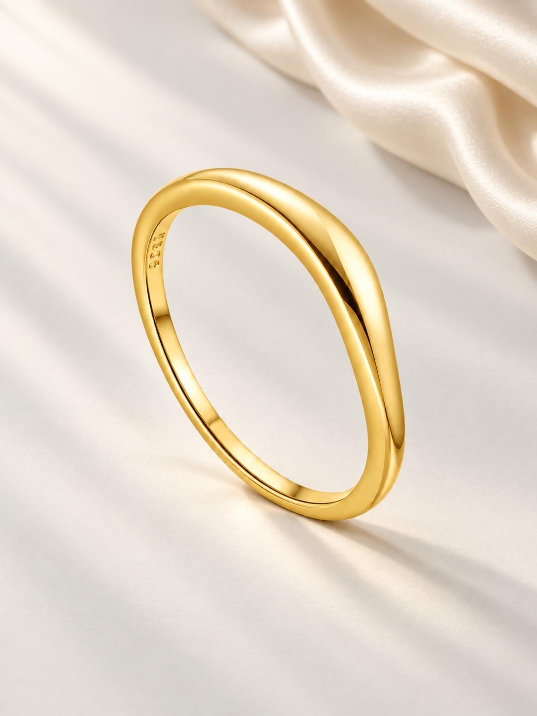 Inel Auriu Fluid Curve cu Design Sculptural