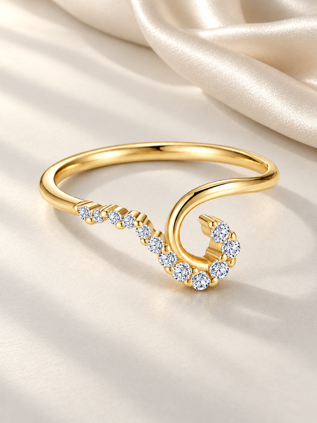 Inel Auriu Golden Wave cu Moissanite D VVS1
