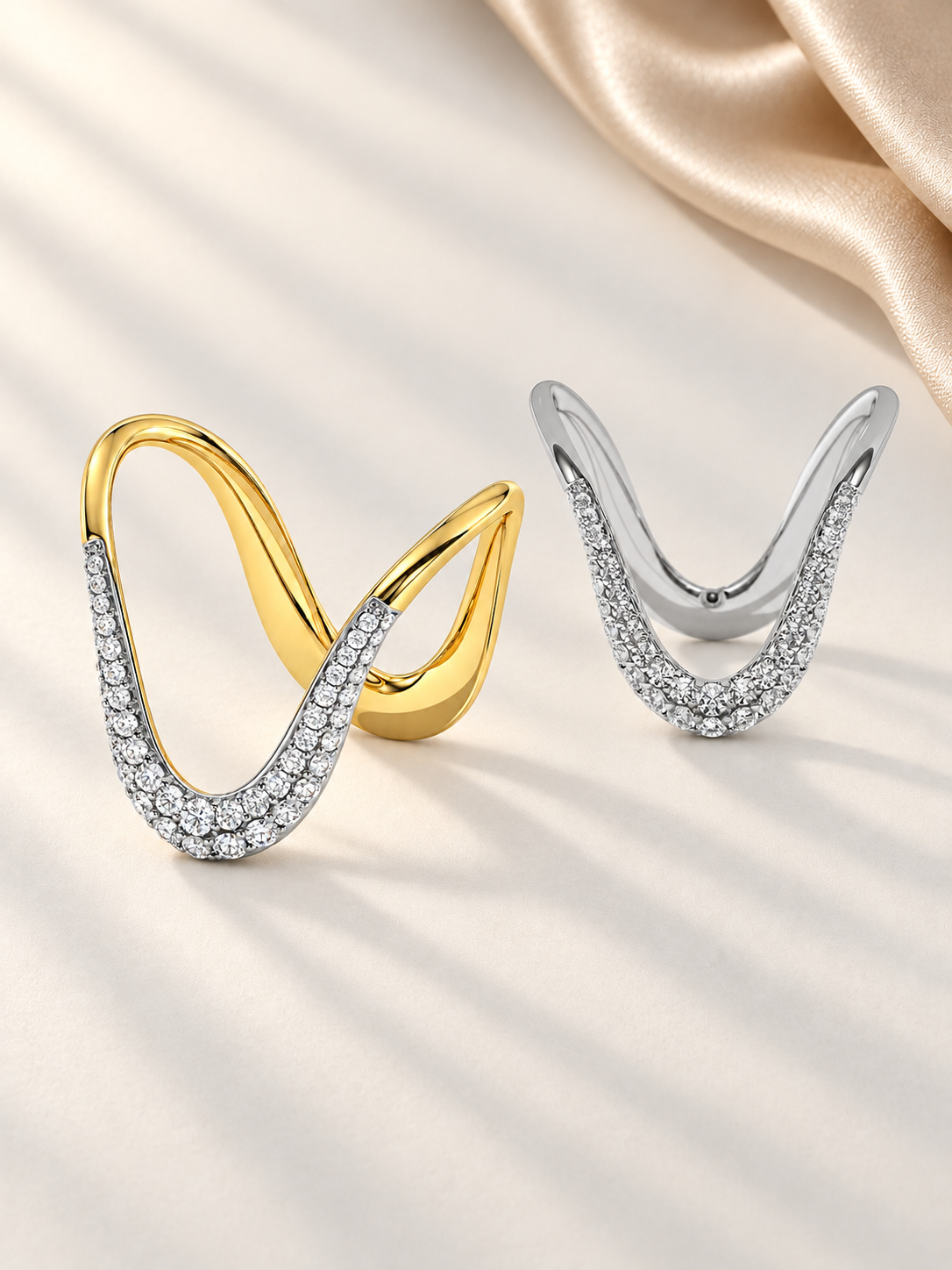 Inel Auriu si Argintiu cu Zirconii 5A Sculpted Wave