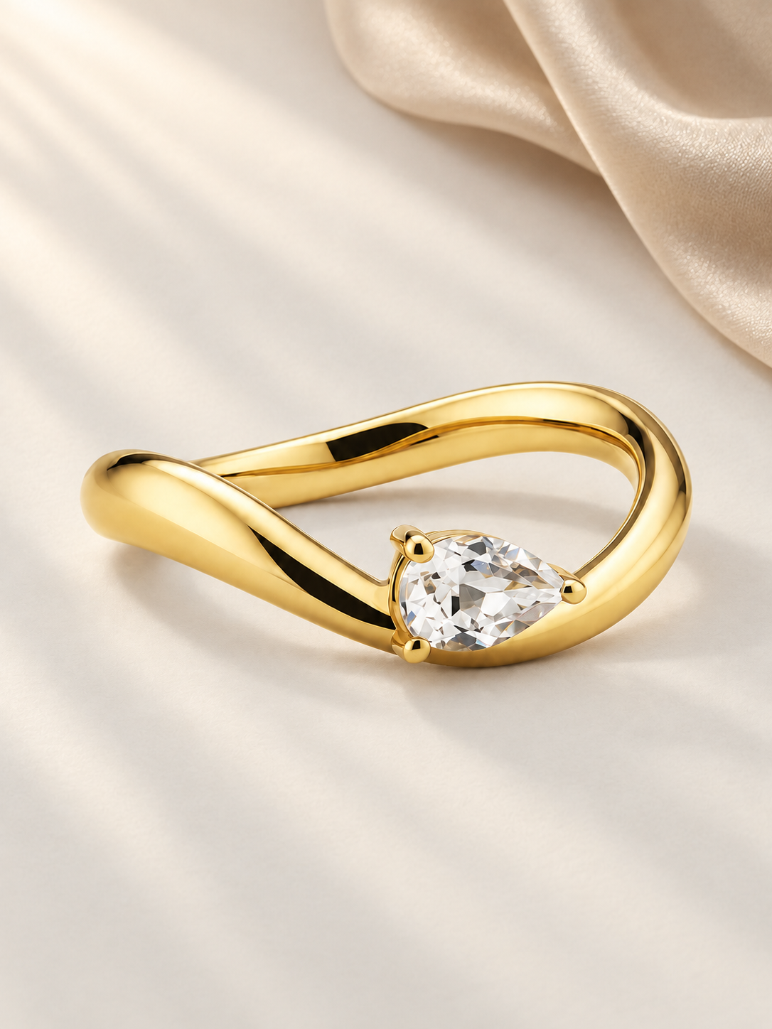 Inel Auriu cu Zirconiu 5A Flowing Drop