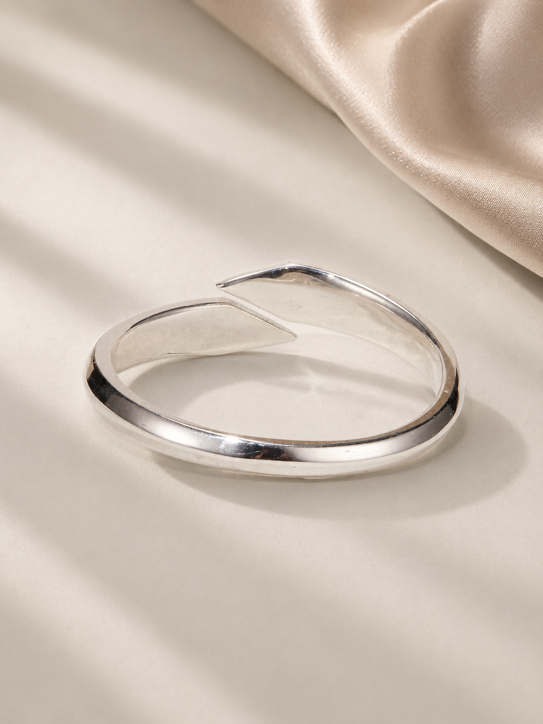 Inel deschis din argint cu design minimalist