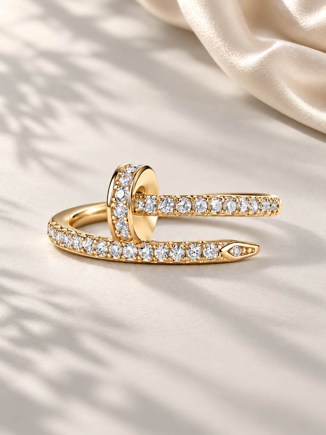 Inel din Argint Auriu Design Cui cu Moissanite