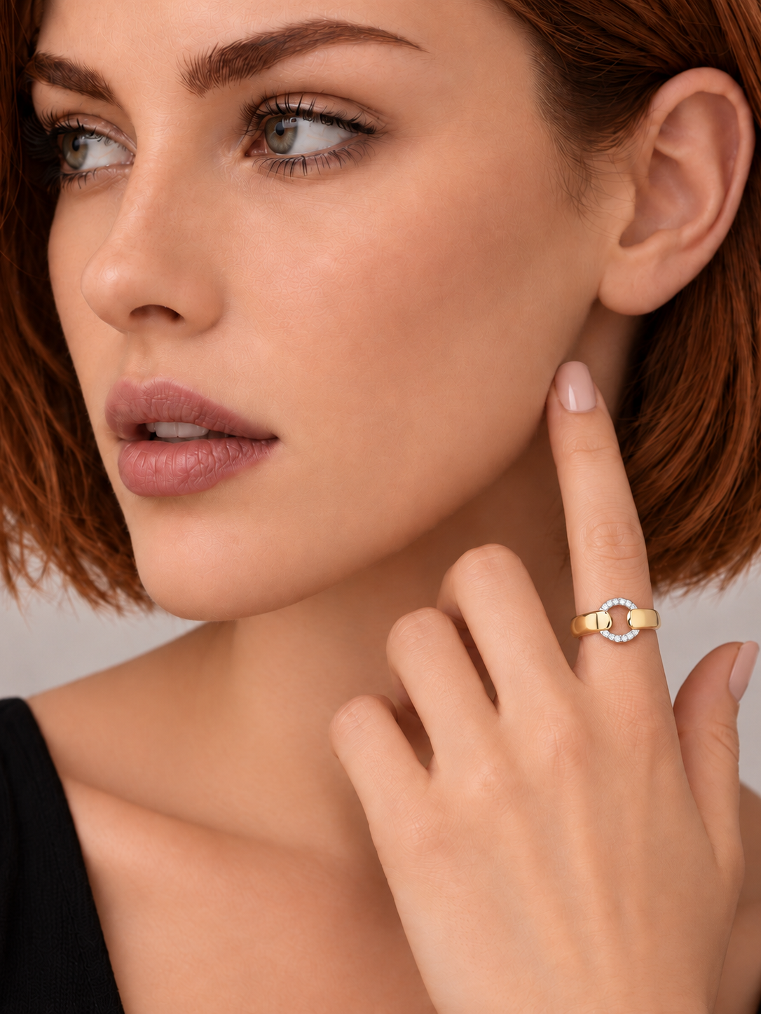 Inel din Argint Gold Circle Connection pe model