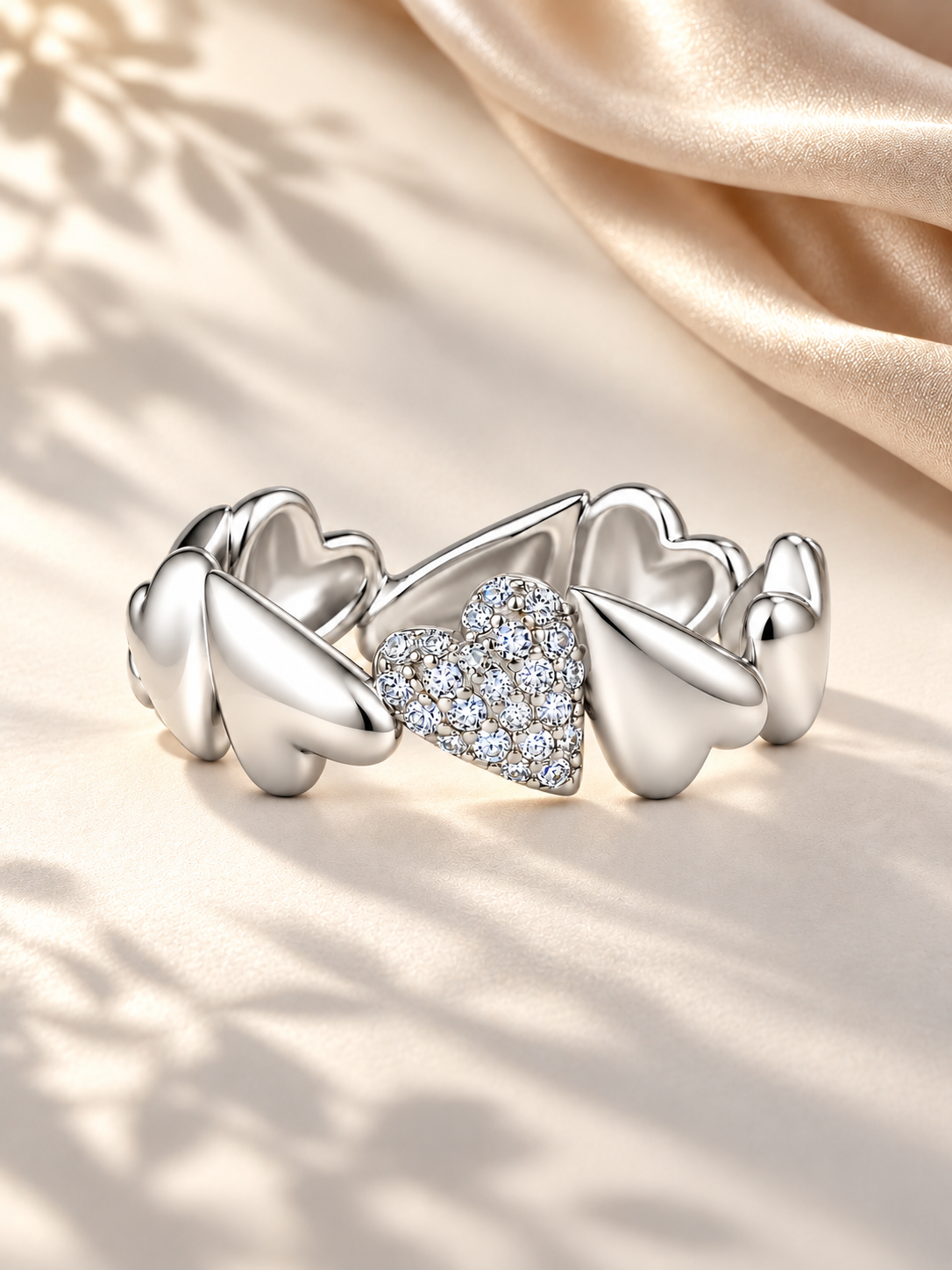 Inel din Argint cu Moissanite și Design cu Inimi