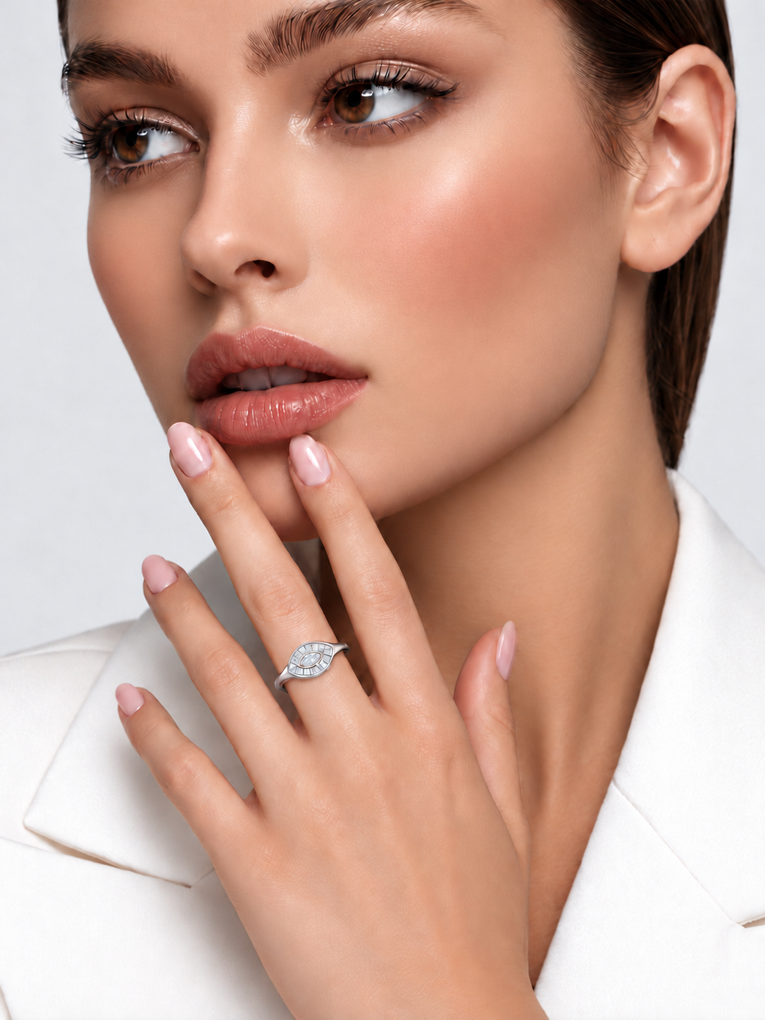 Inel din Argint cu Zirconii Silver Celestial Eye pe model