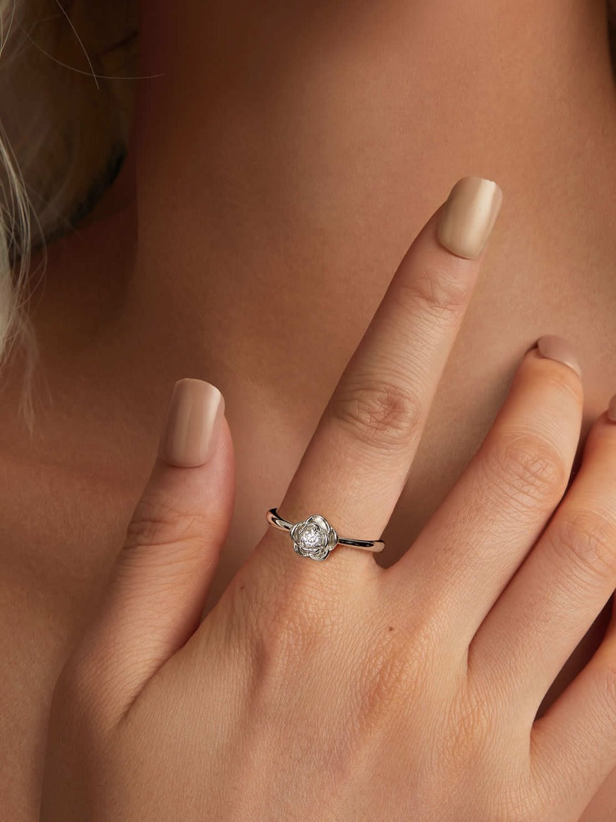 Inel elegant din argint cu moissanite strălucitor