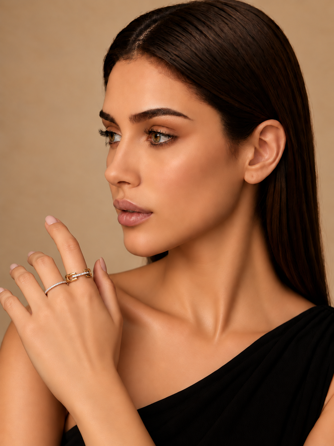 Inel Geometric Auriu cu Zirconii 5A pe model