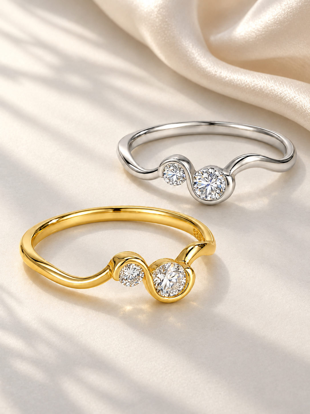 Inel Modern Auriu si Argintiu cu Moissanite Asimetrice