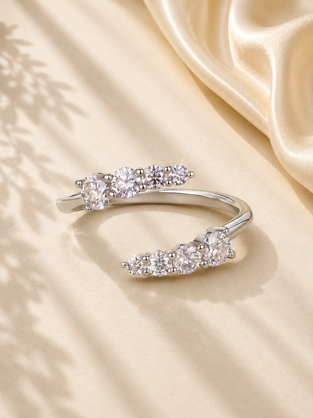 Inel modern cu pietre Moissanite premium