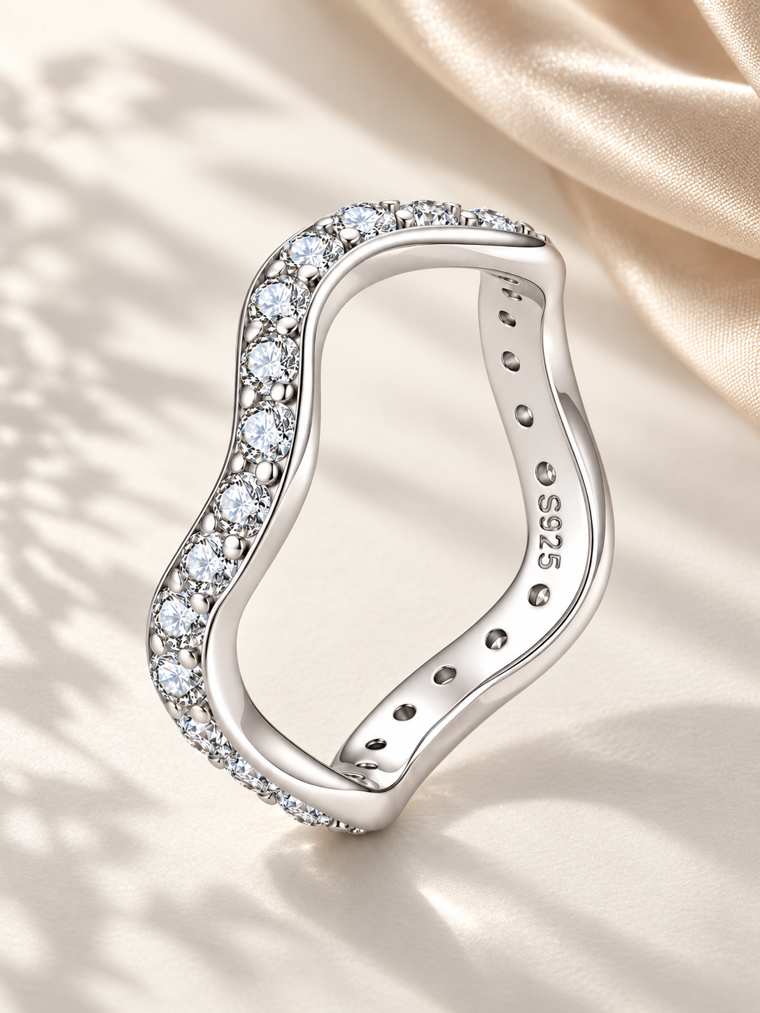 Inel Moissanite Eternal Wave cu Design Ondulat