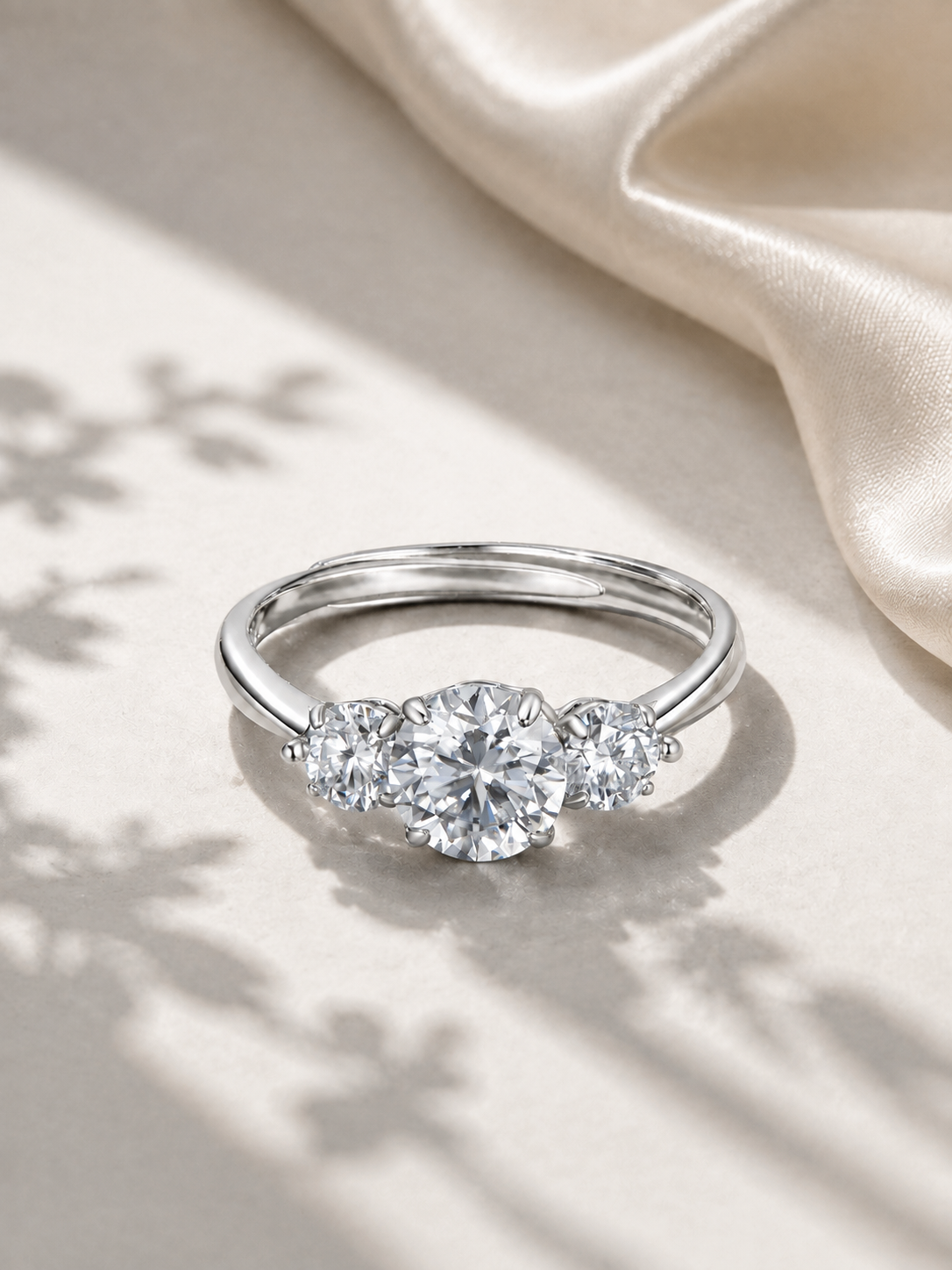 Inel din Argint 925 cu trei pietre moissanite