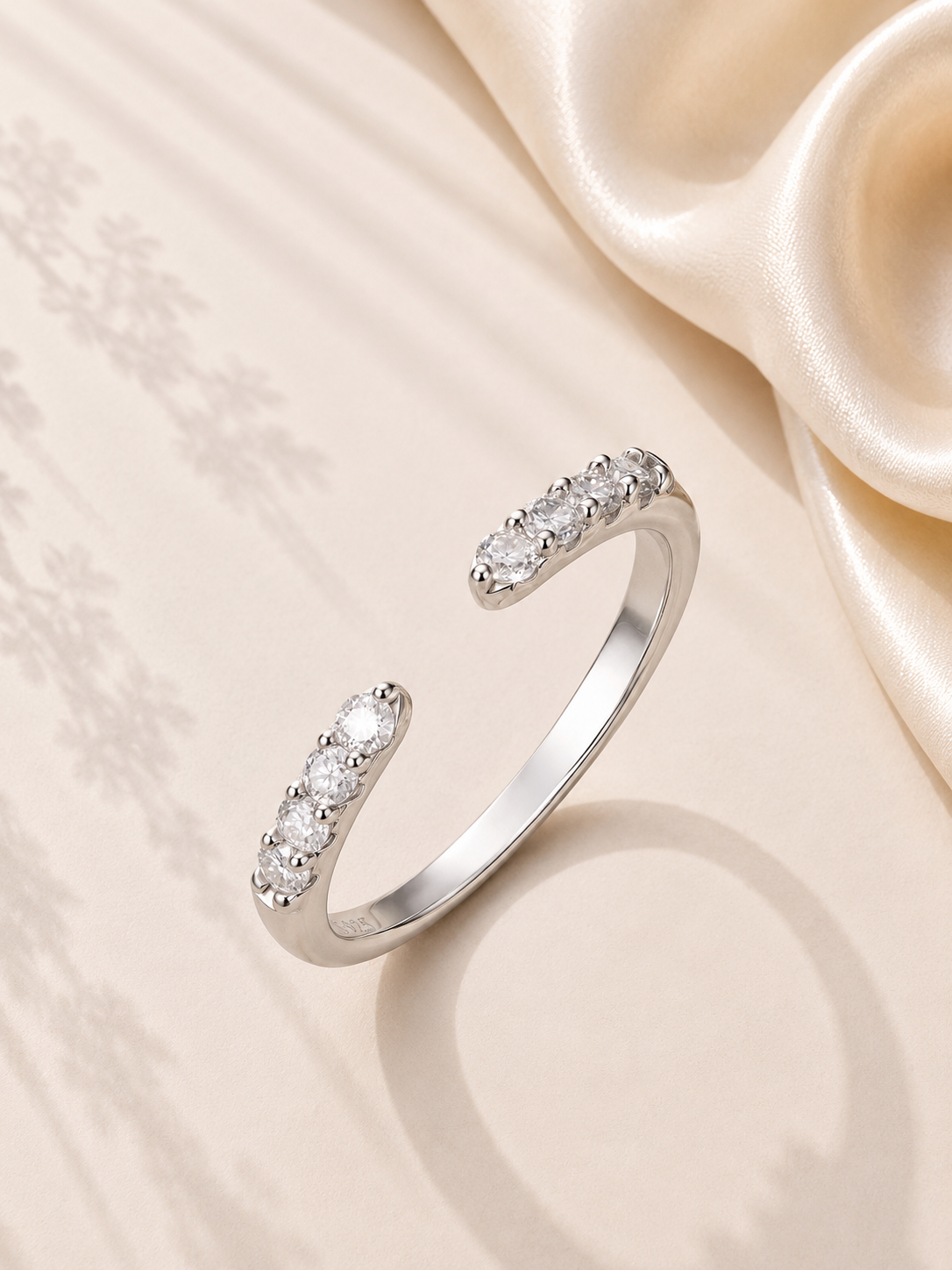 Inel elegant cu moissanite certificat GRA