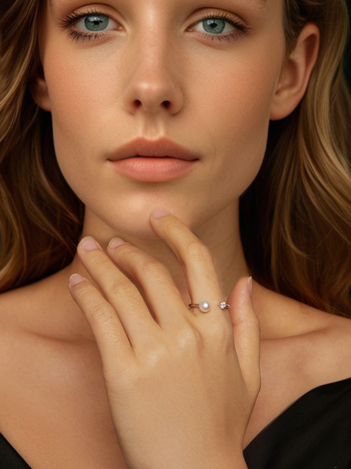 Inel cu perla naturala si moissanite pe model