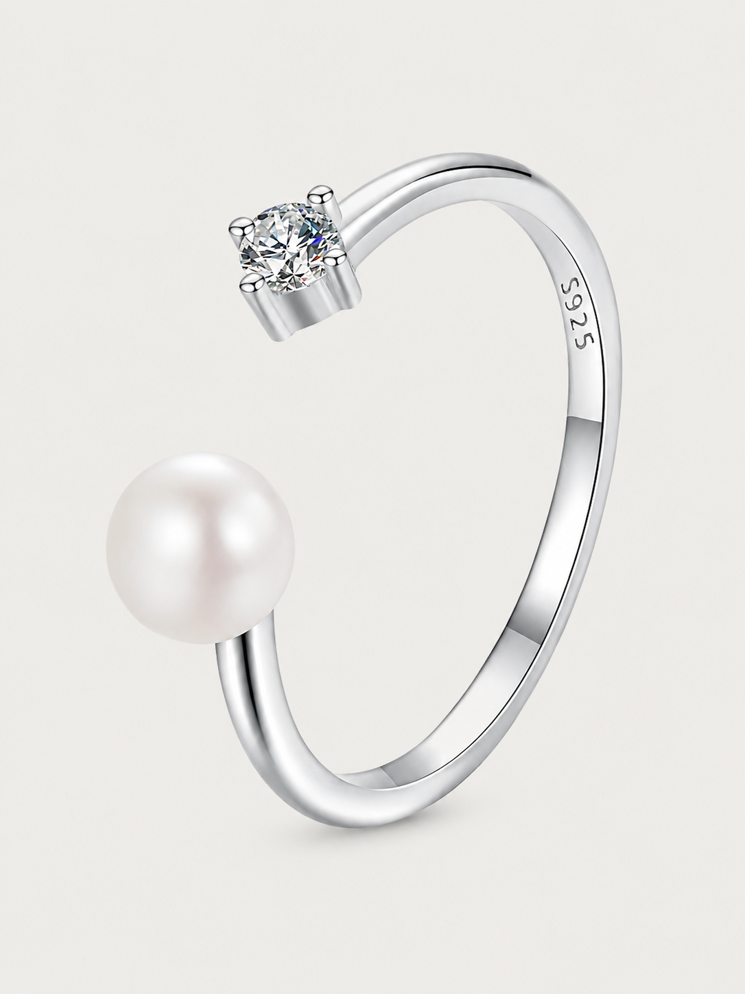 Inel cu perla naturala si moissanite