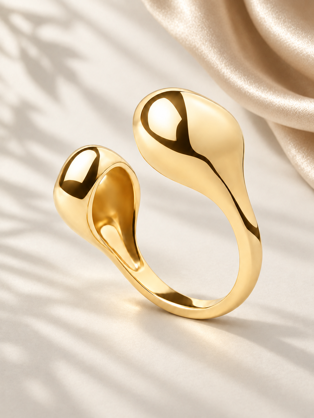 Inel Sculptural Auriu cu Forme Organice