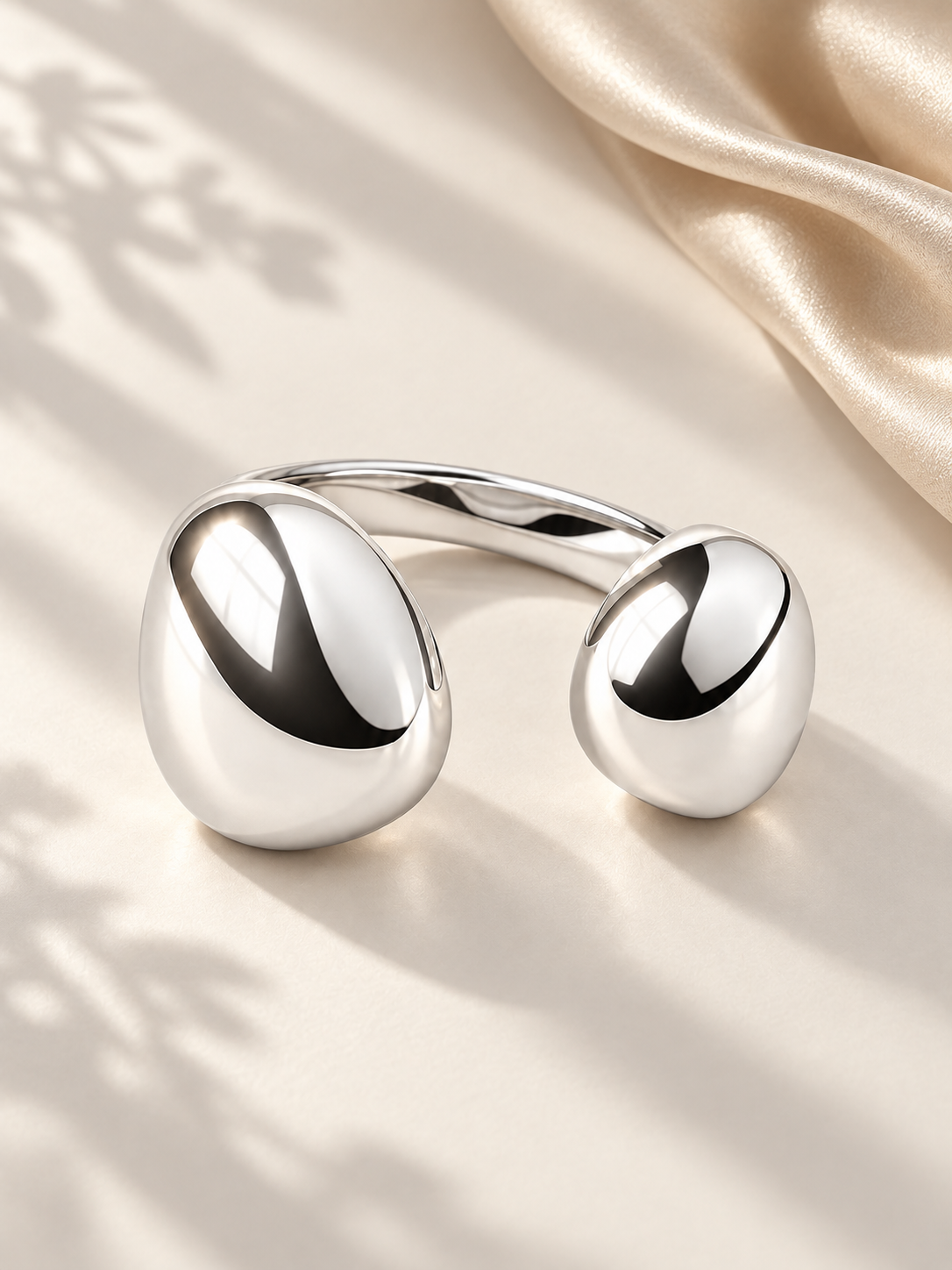 Inel Silver Fluid Embrace cu Design Sculptural