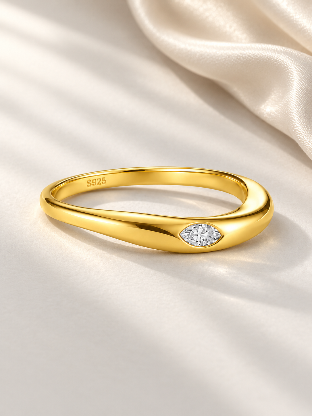 Inel Sleek Marquise cu Design Minimalist