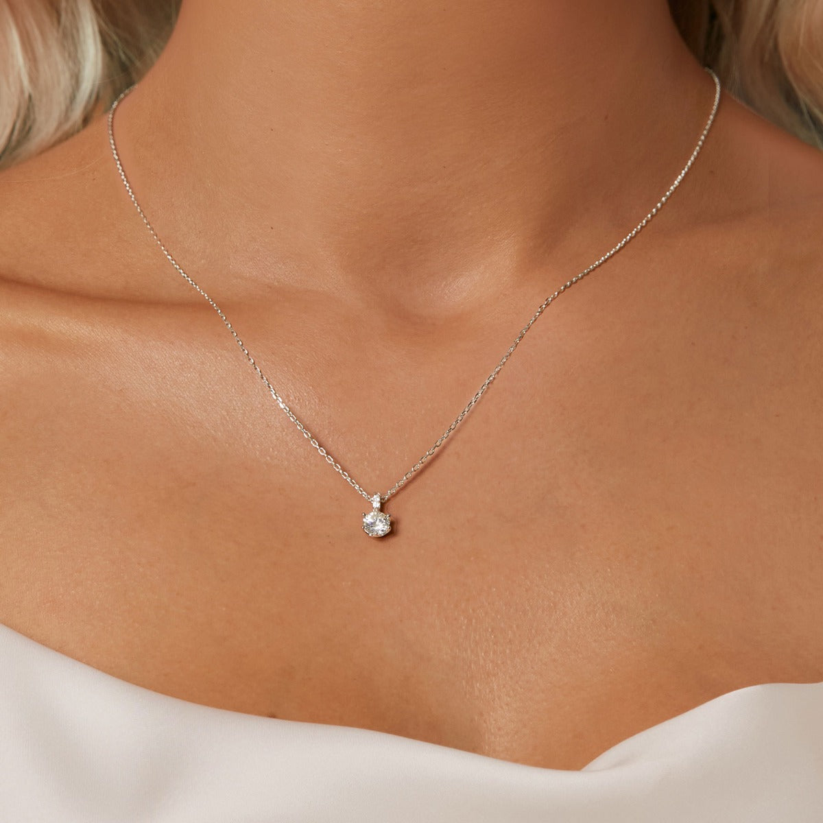 Pandantiv cu Lantisor din Argint Moissanite Stellar Radiance