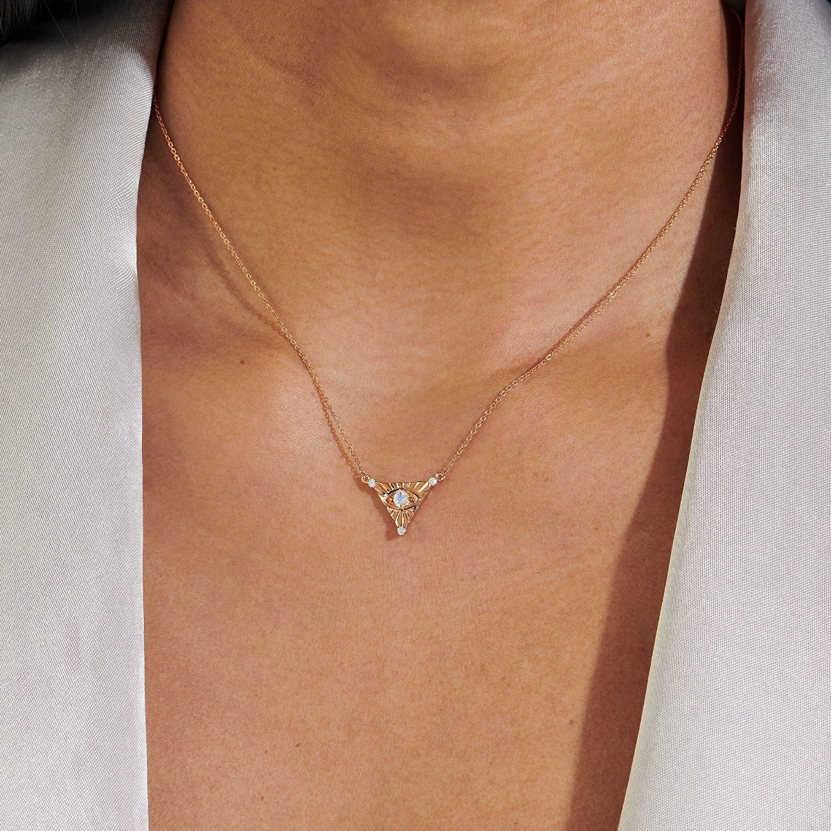 Pandantiv cu Lantisor din Argint Moonstone Solar Eye Auriu